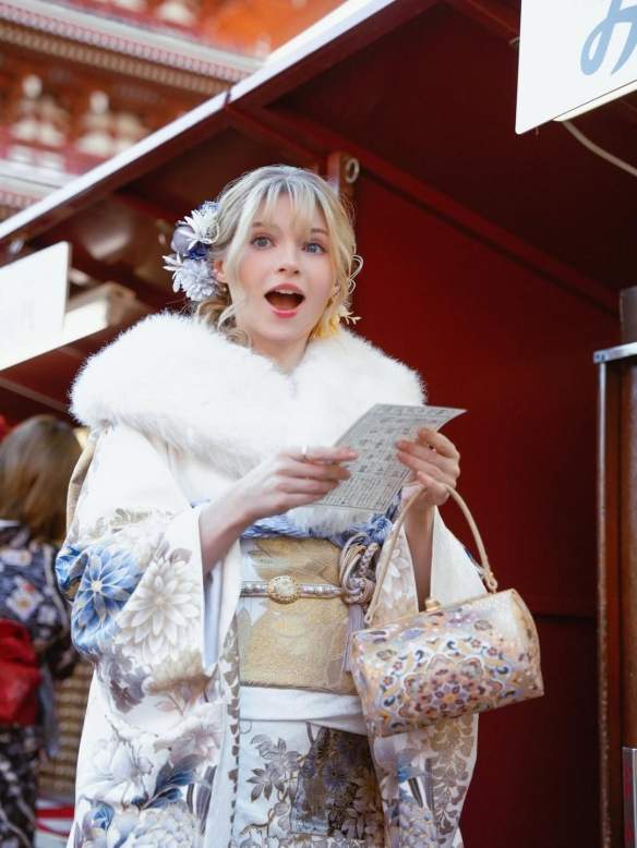 《生化4RE》碍事梨体模新美照:和服装甜妹 清新温柔(图4) 游侠网4