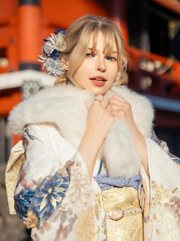 《生化4RE》碍事梨体模新美照:和服装甜妹 清新温柔(图5) 游侠网5